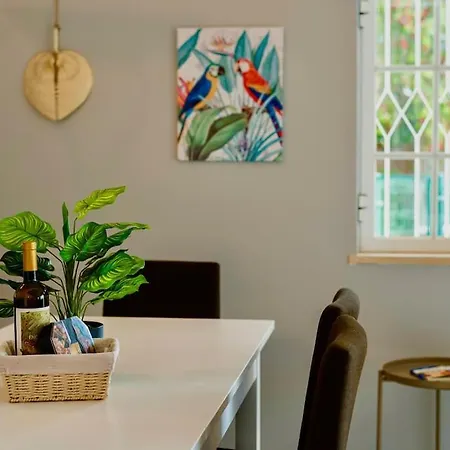 Dom wakacyjny Casa Luna With Saltwater Pool