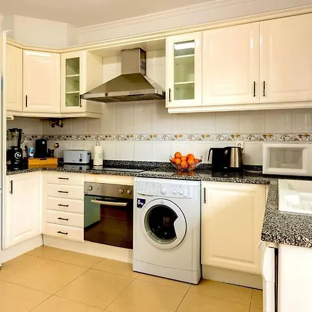 Dom wakacyjny Casa Luna With Saltwater Pool